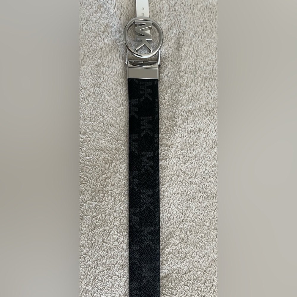 MICHAEL Michael Kors Women’s Reversible Belt | Color: Black and Gray  | Size: M - Picture 12 of 12
